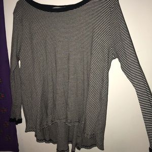 Black and shite striped t shirt
